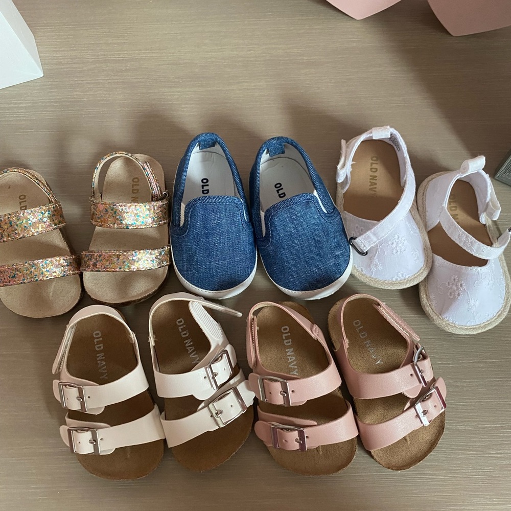 Old Navy baby girl shoes! Basically brand new!!! No stains!!! 3-6 months